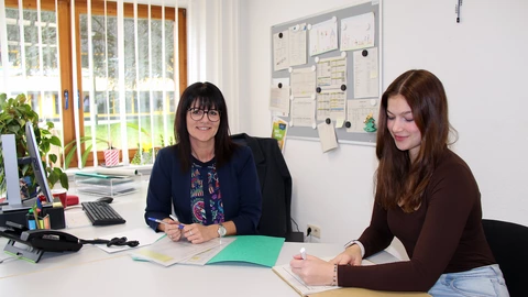 Beratung im Kundenzentrum des CJD Homburg