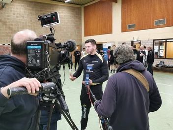 Fernsehen beim Boxtrainng dabei
