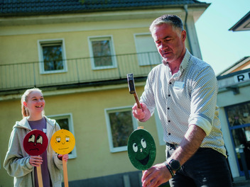  - unabhängig von Faktoren wie individuellen Fähigkeiten, sozialer oder ethnischer Herkunft, Alter oder Geschlecht. 