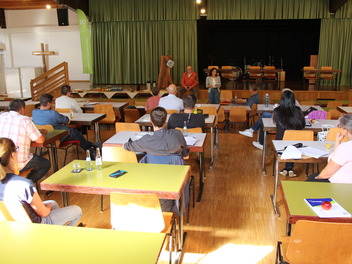 Beim Evaluationstag arbeiten Mitarbeitende und GF gemeinsam an der Optimierung von Prozessen und neuen Konzepten