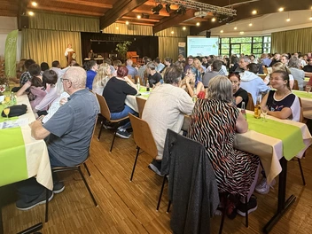 Die Aula des CJD Homburg war voll mit Gästen