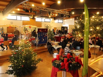 Vorweihnachtliche Stimmung auf dem Adventsbasar