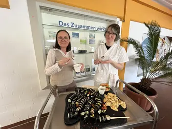 Auch Mitarbeitende probierten die Sushis