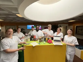Praktikanten informierten Besucher zum Thema Gesundheit