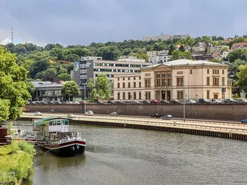 Der saarländische Landtag an der Saar
