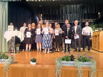 Große Freude bei der Zeugnisübergabe