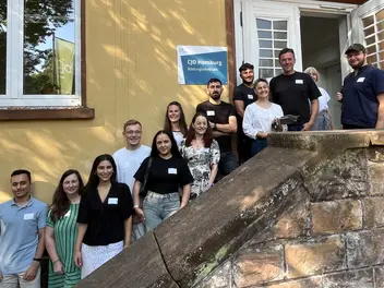 Gruppenfoto auf einer Treppe