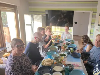 AWG beim Essen mit der Ausbilderin