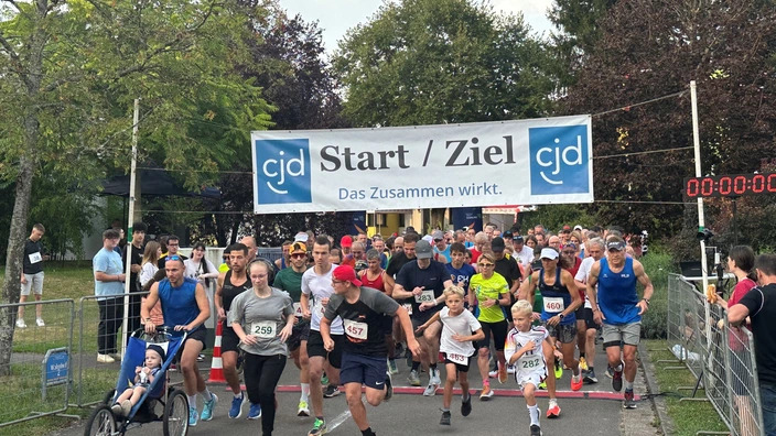 Spannender Start beim Fohlenhoflauf, an dem jeder mitmachen kann