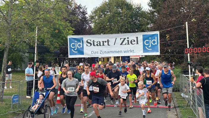 Spannender Start beim Fohlenhoflauf, an dem jeder mitmachen kann