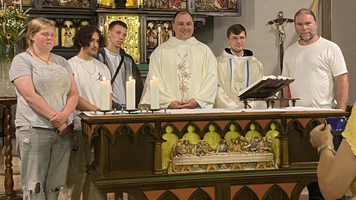 Während des Jubiläumsgottesdienstes wurde der Altar eingeweiht und der Öffentlichkeit präsentiert