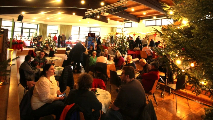 Volles Haus beim CJD Homburg. Der Adventsmarkt zieht jährlich viele Besucher der Region an