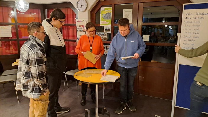 Engagiert dabei, die CJD Jugendlichen bei der TNV Wahl