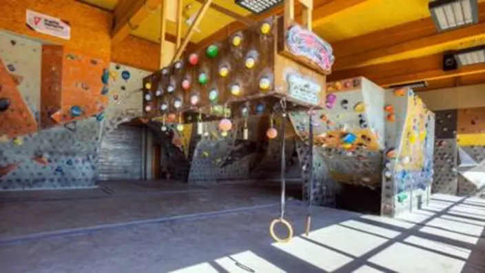 Kletterhalle zum Grenzen überwinden