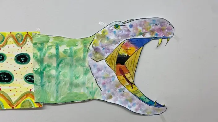 Selbst kreierter Schlangenkopf aus dem Tanz der Anakonda