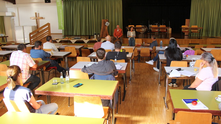 Beim Evaluationstag arbeiten Mitarbeitende und GF gemeinsam an der Optimierung von Prozessen und neuen Konzepten