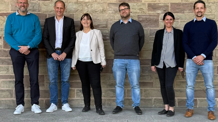 Mitarbeitende der Stadt St. Ingbert und des CJDs sowie die Vorständin Petra Densborn in der Mitte