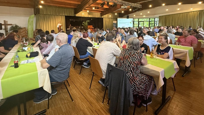 Die Aula des CJD Homburg war voll mit Gästen