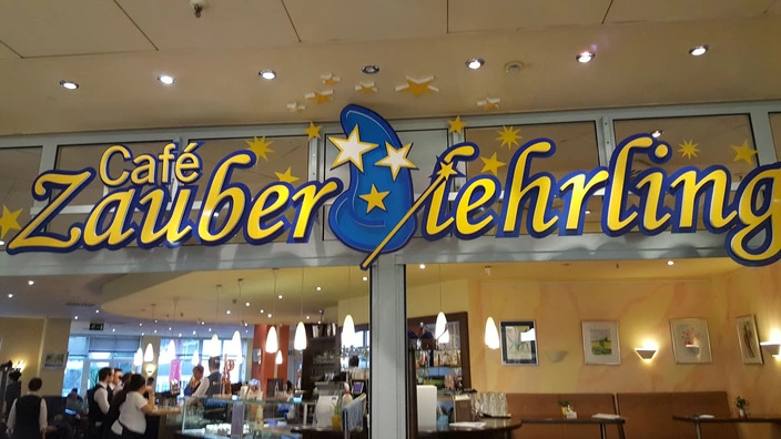 Schriftzug Cafe Zauberlehrling