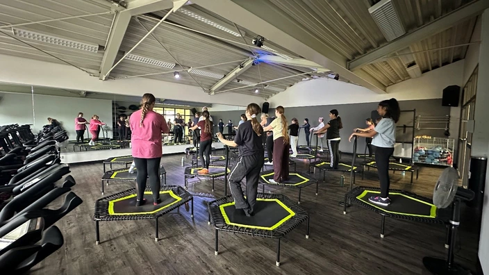 Jumping-Kurs im Fitnessstudio