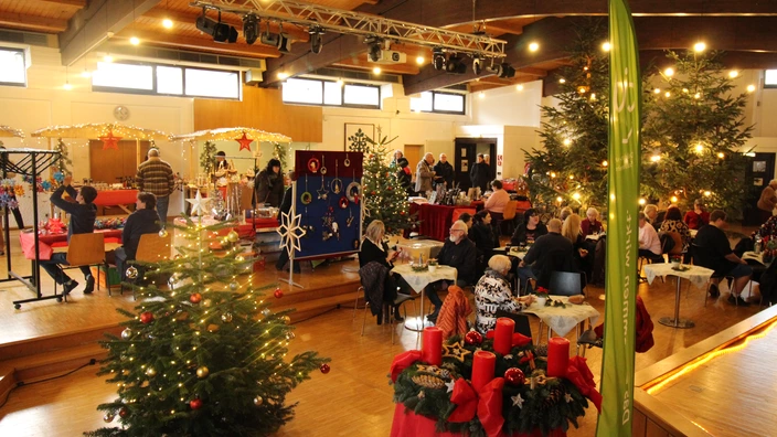 Vorweihnachtliche Stimmung auf dem Adventsbasar