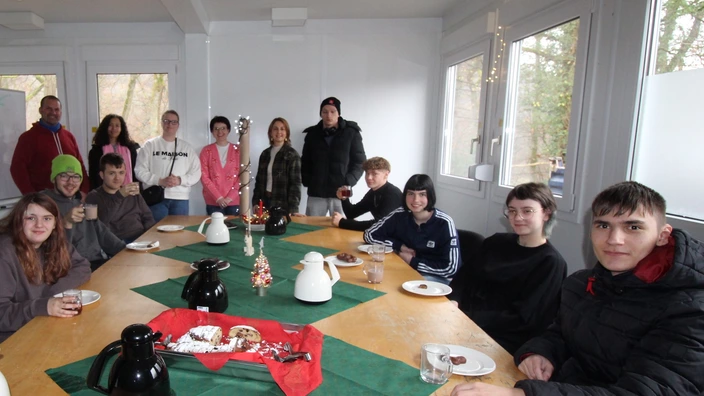 Teilnehmende beim ersten Adventstreff