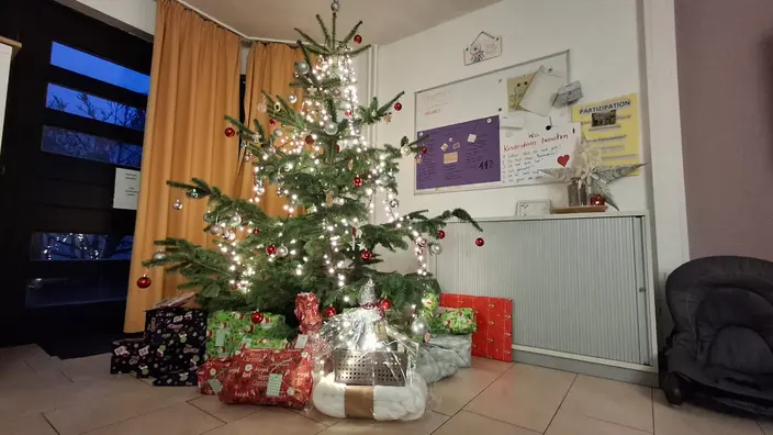 Weihnachtsbaum mit Geschenken