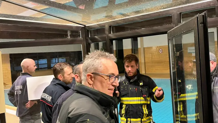 Feuerwehr in der Sporthalle