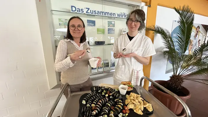 Auch Mitarbeitende probierten die Sushis