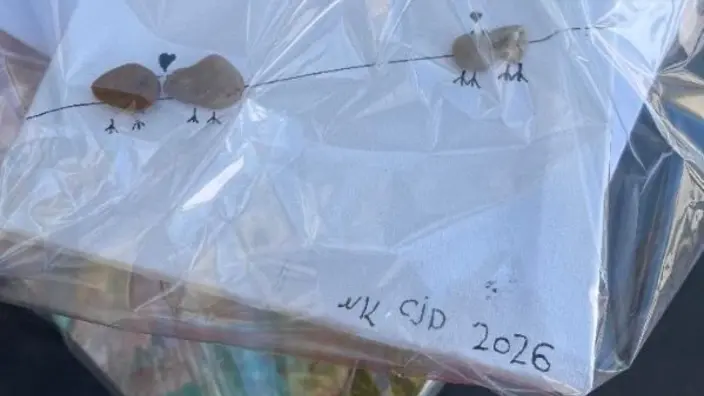 Geschenk der Azubis an Petra Densborn