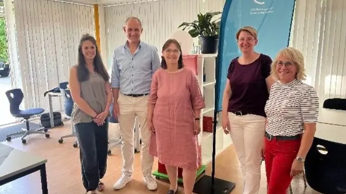 Petra Densborn und die Verantwortlichen des CJD Homburg
