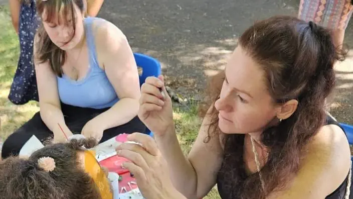 Kinderschminken beim Sommerfest