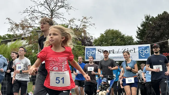 Laufendes Kind beim Fohlenhoflauf 2025