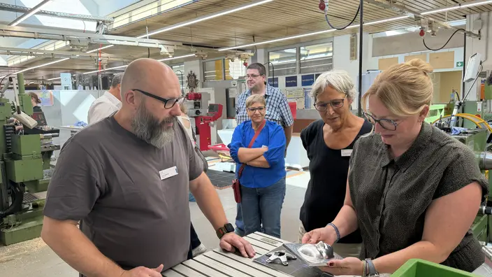 Die Ministerin in der Metallwerkstatt