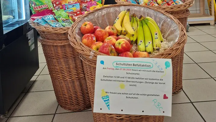 Äpfel, Bananen und Leckereeien für die Schultütenaktion
